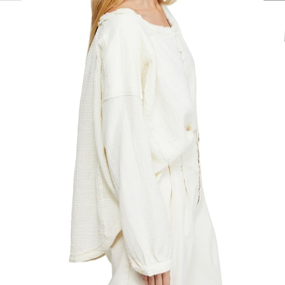 Free People

We The Free Moving Mountains Top

L - Picture 2 of 10